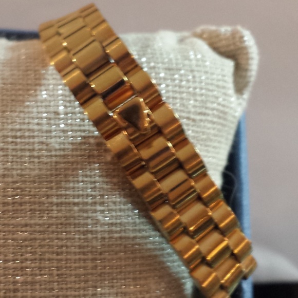 Luxury Fashion CVP Goldtone Watch - Picture 3 of 4